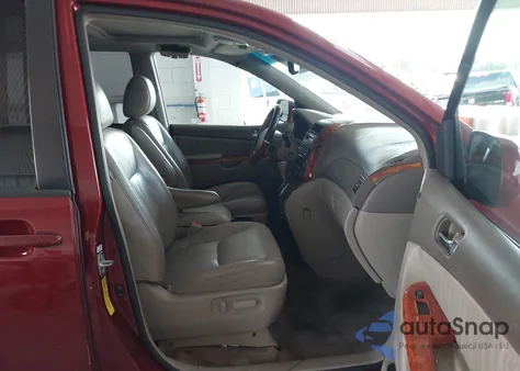 2010 Toyota Sienna Xle z USA, uszkodzony, nr VIN 5TDYK4CC0AS319276